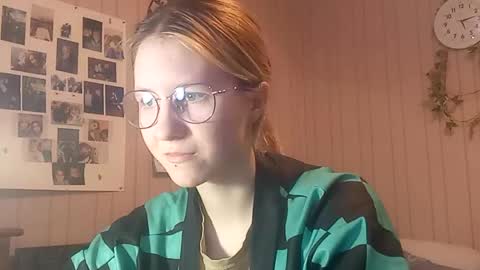 Sari  It is my first day  online show from February 10, 2:10 pm