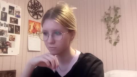 Sari  It is my first day  online show from February 21, 2:51 pm