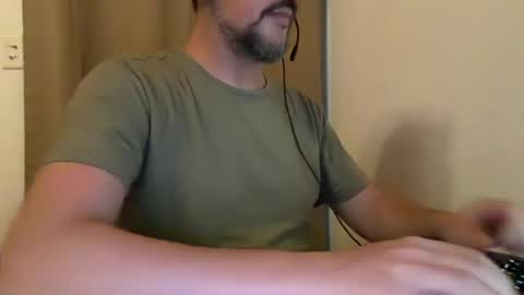 Snapshot of novio_muyalto chatting on June 29, 11:38 pm novio_muyalto online show from June 29, 11:38 pm
