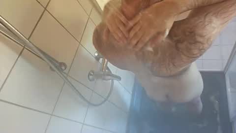 Snapshot of nudechiller chatting on April 29, 3:27 pm Vinz... online show from April 29, 3:27 pm