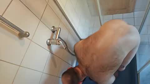 Snapshot of nudechiller chatting on June 8, 1:22 pm Vinz... online show from June 8, 1:22 pm