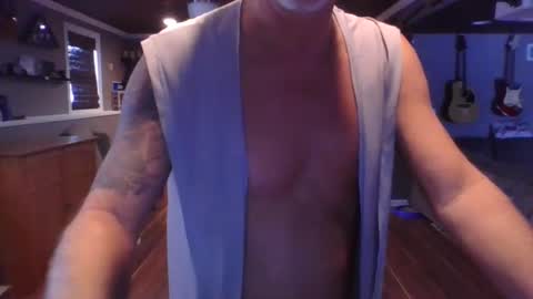 Snapshot of nudistguy194549 chatting on December 2, 1:57 pm Nudistguy online show from December 2, 1:57 pm