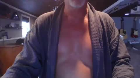 Snapshot of nudistguy194549 chatting on December 29, 7:43 pm Nudistguy online show from December 29, 7:43 pm