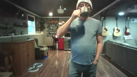 Snapshot of nudistguy194549 chatting on December 21, 9:00 pm Nudistguy online show from December 21, 9:00 pm