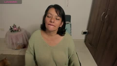 nuit_rose online show from April 9, 6:19 am