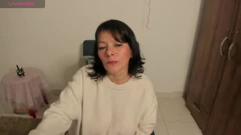 Snapshot of nuit_rose chatting on April 18, 1:42 am nuit_rose online show from April 18, 1:42 am