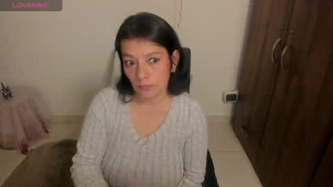 Snapshot of nuit_rose chatting on April 21, 1:29 am nuit_rose online show from April 21, 1:29 am