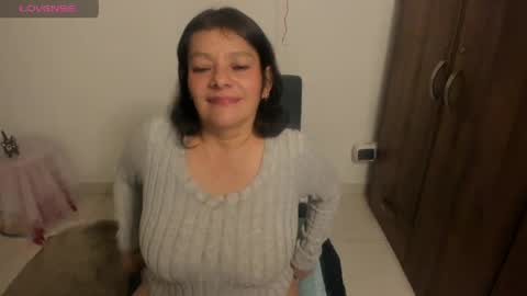 Snapshot of nuit_rose chatting on April 21, 1:42 am nuit_rose online show from April 21, 1:42 am