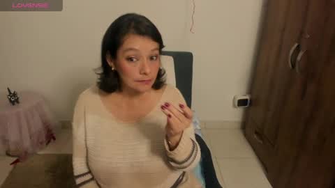 Snapshot of nuit_rose chatting on April 22, 2:03 am nuit_rose online show from April 22, 2:03 am