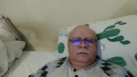 nukiss online show from February 15, 8:11 pm