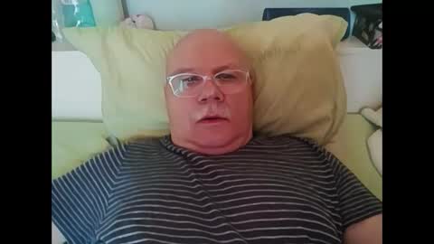 nukiss online show from September 18, 12:18 pm