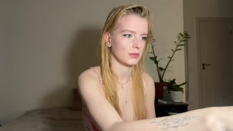 Snapshot of nura_foxx chatting on June 21, 12:46 am nura_foxx online show from June 21, 12:46 am
