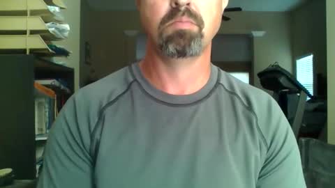 nvrenuff1979 online show from April 8, 12:27 pm