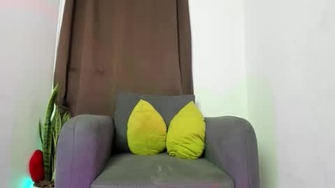 Nia online show from December 14, 4:29 am