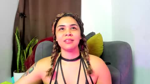 Nia online show from May 28, 3:04 am