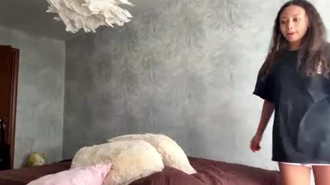 Elly online show from June 25, 7:46 am