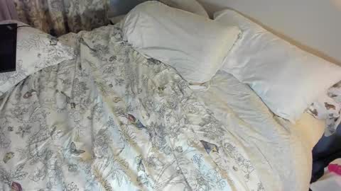 Snapshot of nylon_sissy_steffi chatting on September 28, 12:05 am Nylon Italian online show from September 28, 12:05 am