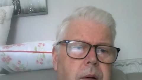 Snapshot of nylonlegs69 chatting on September 9, 9:31 am stockings suspenders mad online show from September 9, 9:31 am