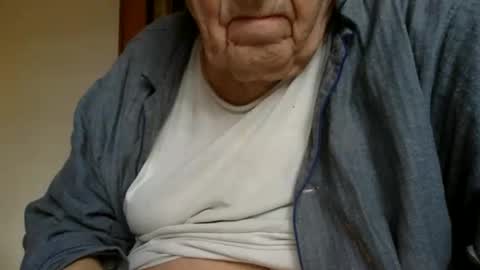 Snapshot of nymouf chatting on December 14, 9:47 am nymouf online show from December 14, 9:47 am