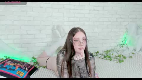 Kat online show from April 28, 2:33 pm