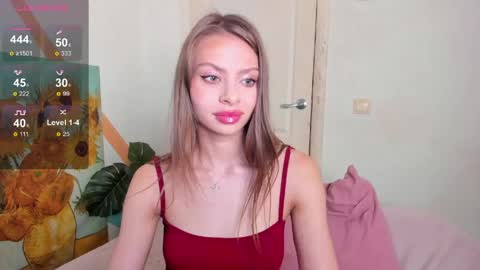 Snapshot of nymphobabee chatting on May 2, 3:17 pm crystal 3 online show from May 2, 3:17 pm