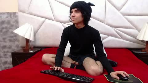 Snapshot of nyx_and_arian chatting on May 8, 2:39 am nyx_and_arian online show from May 8, 2:39 am