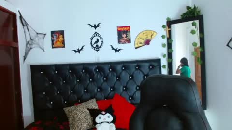 Snapshot of nyx_halfmoon chatting on May 19, 7:20 pm Heidy online show from May 19, 7:20 pm