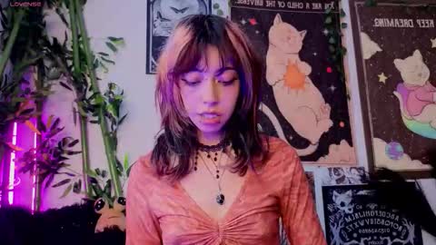   online show from March 25, 7:42 pm