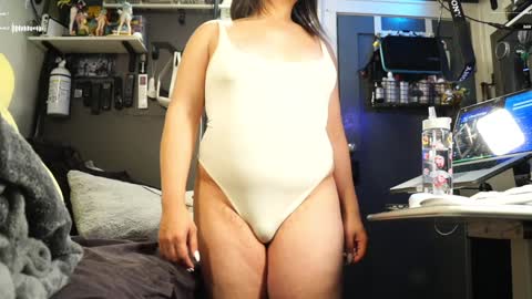 Snapshot of nyxraven chatting on December 9, 9:28 am NyxRaven online show from December 9, 9:28 am