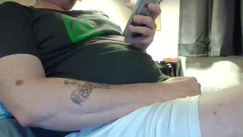 obedient9402 online show from November 23, 10:42 pm