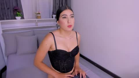 Snapshot of obeymydesire chatting on May 21, 12:01 pm Obeymydesires online show from May 21, 12:01 pm