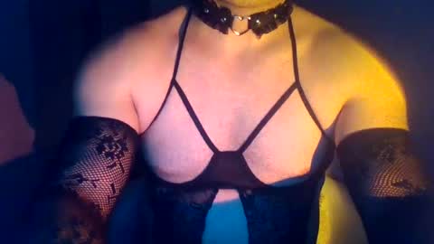 Snapshot of obscuraboy chatting on June 16, 10:12 pm Doxy online show from June 16, 10:12 pm