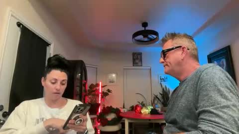 Snapshot of obsidianheartsx chatting on November 19, 6:24 am SimplyUs online show from November 19, 6:24 am