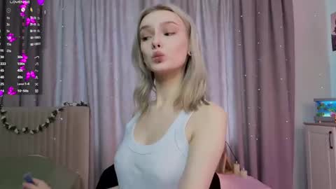 Snapshot of odeliagrace chatting on April 25, 4:59 am Agata online show from April 25, 4:59 am