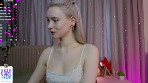 Snapshot of odeliagrace chatting on May 17, 4:32 am Agata online show from May 17, 4:32 am