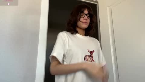 Snapshot of odettehatt chatting on May 1, 4:39 am Thea online show from May 1, 4:39 am