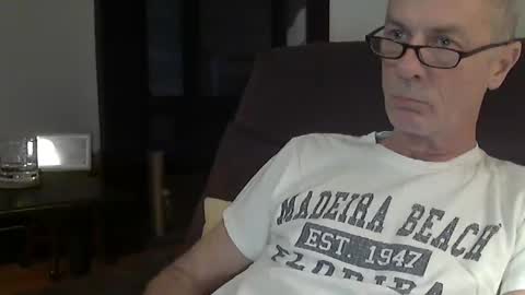 Snapshot of office_slr chatting on December 28, 7:55 am Officer online show from December 28, 7:55 am