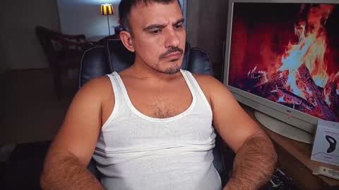 Snapshot of officeman7 chatting on December 12, 9:04 pm officeman7 online show from December 12, 9:04 pm