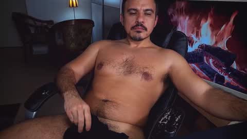 Snapshot of officeman7 chatting on January 13, 8:26 pm officeman7 online show from January 13, 8:26 pm