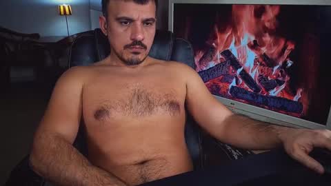 Snapshot of officeman7 chatting on January 25, 6:24 pm officeman7 online show from January 25, 6:24 pm