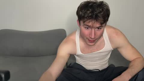 Snapshot of officialtommycash chatting on May 11, 11:24 pm Tommy Cash online show from May 11, 11:24 pm