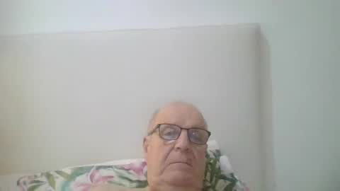 Snapshot of oggi95 chatting on January 3, 9:04 am oggi95 online show from January 3, 9:04 am