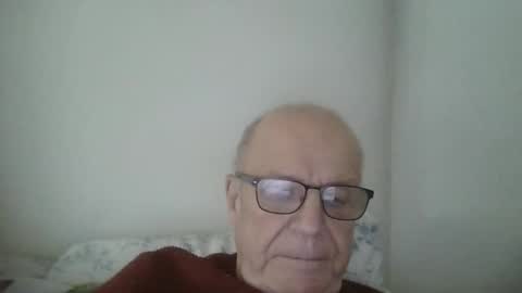 Snapshot of oggi95 chatting on February 12, 11:40 am oggi95 online show from February 12, 11:40 am