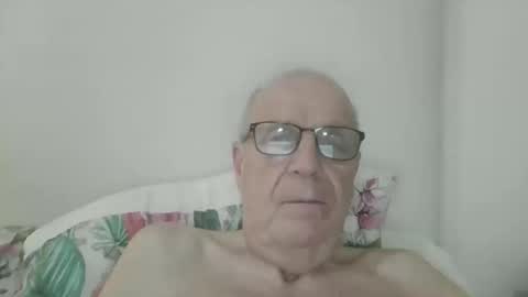 Snapshot of oggi95 chatting on September 16, 7:20 am oggi95 online show from September 16, 7:20 am