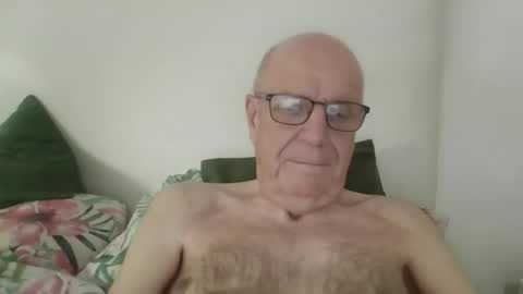 Snapshot of oggi95 chatting on October 17, 2:30 pm oggi95 online show from October 17, 2:30 pm