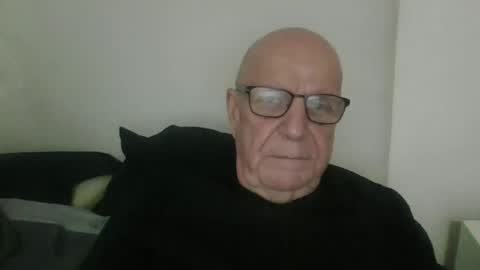 Snapshot of oggi95 chatting on November 13, 3:22 pm oggi95 online show from November 13, 3:22 pm