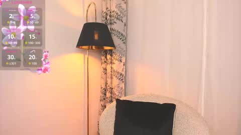 Snapshot of oh__holly chatting on December 20, 11:45 pm Holly online show from December 20, 11:45 pm