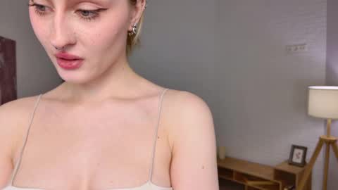 Lily online show from March 28, 1:54 pm