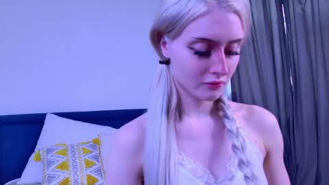 Snapshot of oh__lily chatting on May 21, 1:40 pm Lily online show from May 21, 1:40 pm