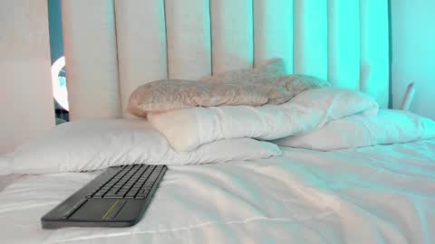 Holly online show from December 27, 1:43 am